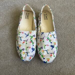 TOMS Hummingbirds Floral Women’s Flats ~ 8